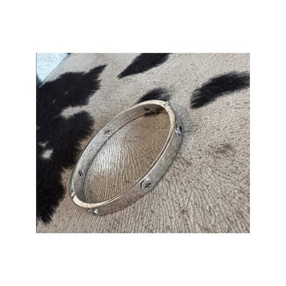 Kate Spade Spot The Spade Studded Hinged Bangle Silver Toned Women’s - Picture 2 of 11